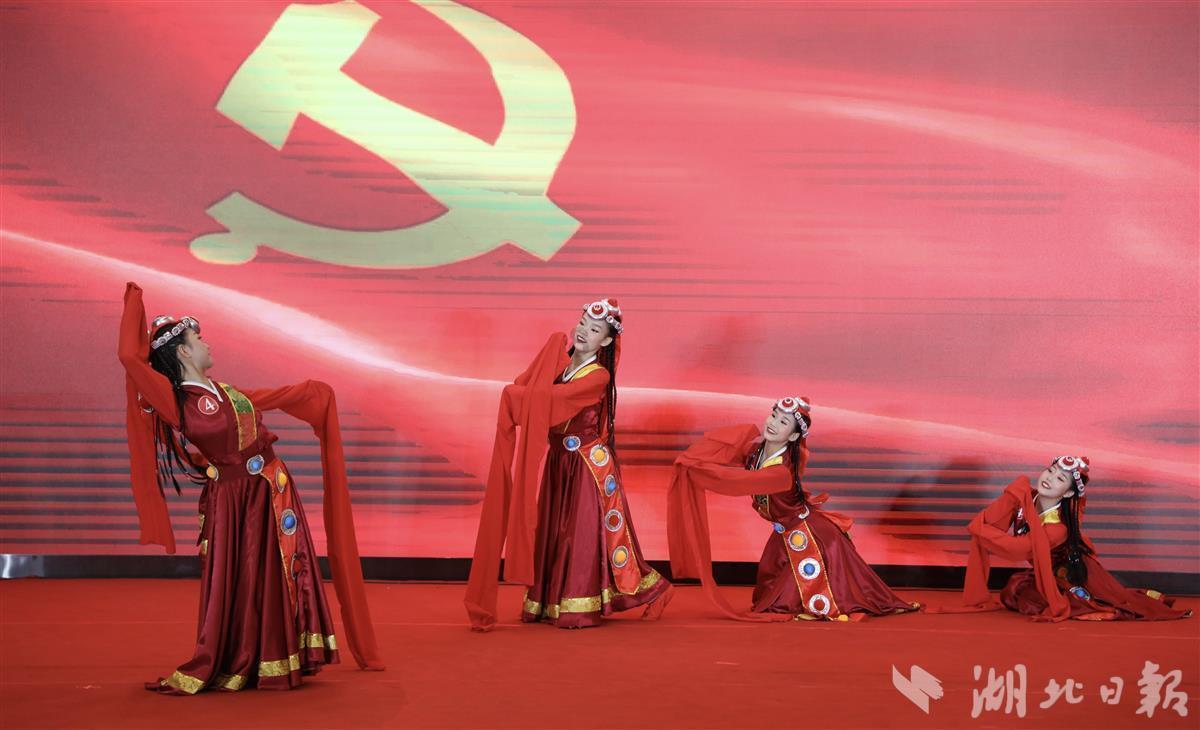 我今年28岁小学文化没有能力适合干嘛生意游戏画面